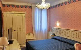 Hotel Diana